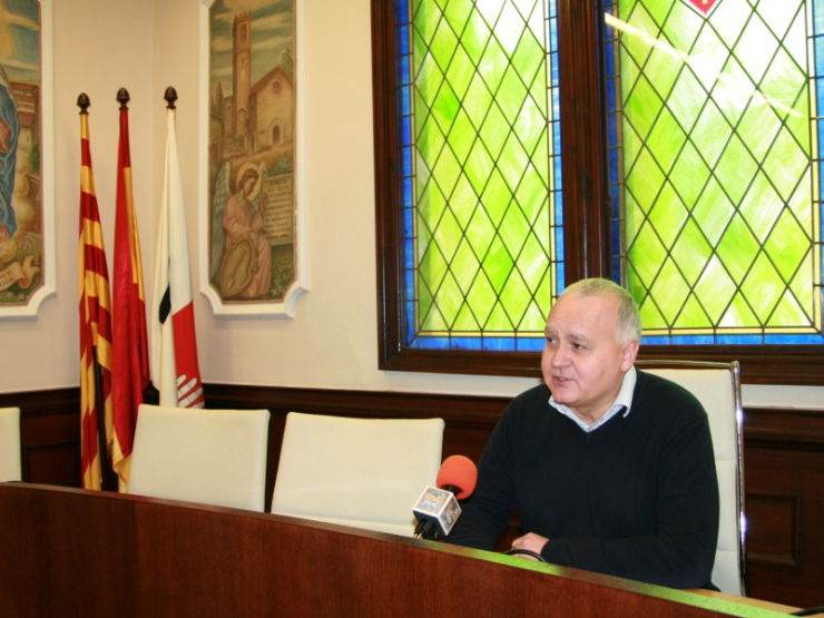 El regidor de Serveis Socials, Jaume Oliveras, durant la roda de premsa que va oferir el passat mes de desembre, on va anunciar la posada en marxa del nou programa.