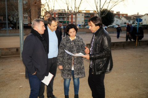 Rovira, Pujol i Navarro visiten el terreny acompanyats de personal tècnic.