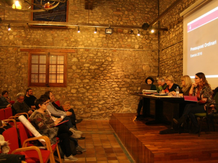 Membres de l'equip de govern en la presentació pública.