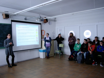 Xerrada sobre consum a l'Institut Ramon Casas i Carbó.
