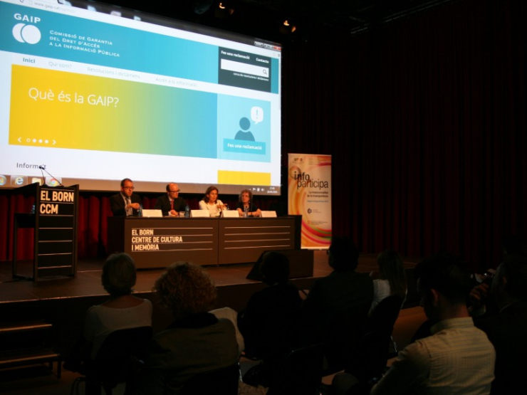 Taula de debat a l'acte d'entrega del Segell Infoparticipa.