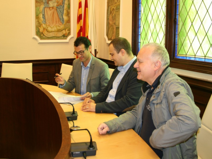 Joan Navarro, Jordi Pujol i Jaume Oliveras en l'acte de presentació del conveni anual entre l'Ajuntament i els Amics del Museu.