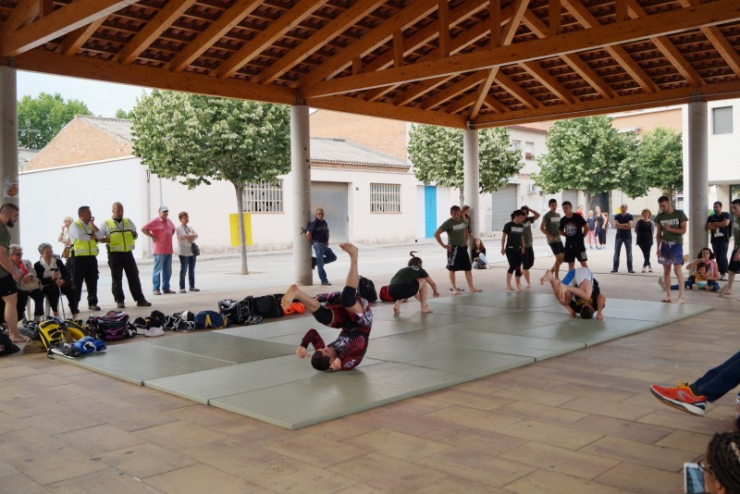 Festa de l'Esport 2016. Jocs i activitats a la plaça de Ca l'Estruch.