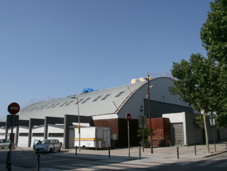 Obres de reforma de la nau antiga del pavelló d'esports. Vista exterior.
