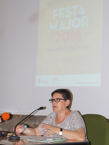 Carme Sanz, regidora de Festes Populars, presenta la Festa Major 2016 davant les entitats.