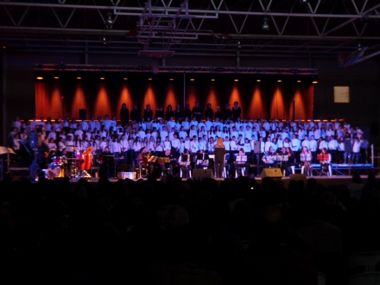 Cantata 'Història del nostre temps', realitzada per entitats culturals del municipi, l'escola de Música i centres educatius.