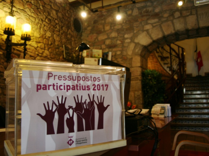 Urna instal·lada a Can Cortès amb motiu dels Pressupostos participatius 2017.