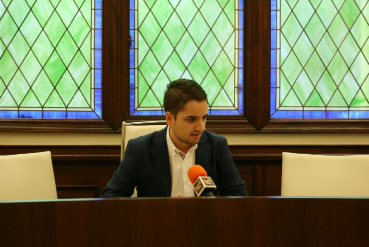El regidor d'Economia, Marc Sanabria, en la roda de premsa per explicar la proposta d'ordenances fiscals del 2017.