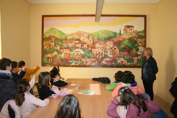 Alumnes de l'Escola Folch i Torres visiten l'Ajuntament.