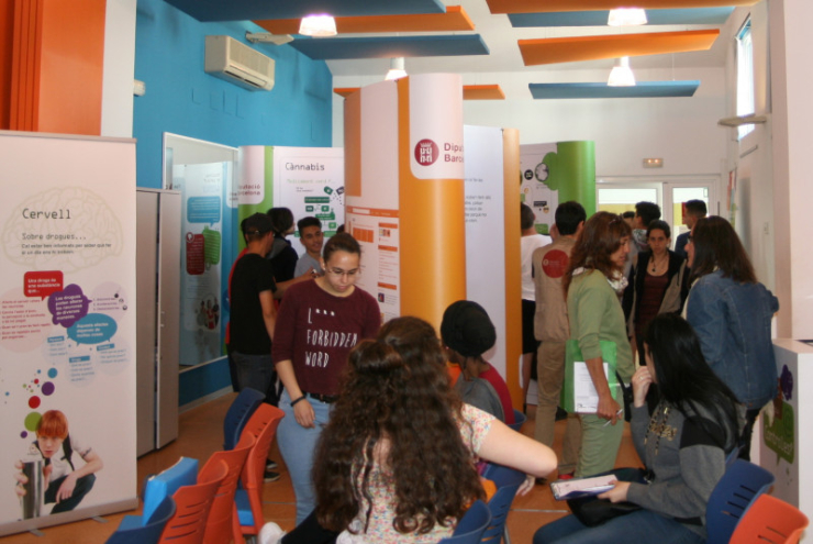 Visita d'alumnes del PFI a l'exposició 'Controles?', sobre prevenció del consum de drogues.
