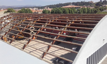 Inici de les obres coberta sala A pavelló municipal      Vista aerea