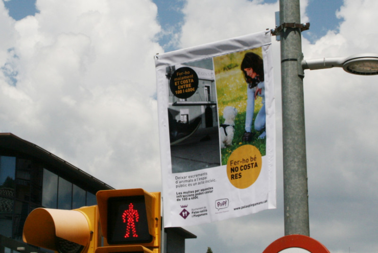 170524 campanyacivisme incivisme excrements pancarta