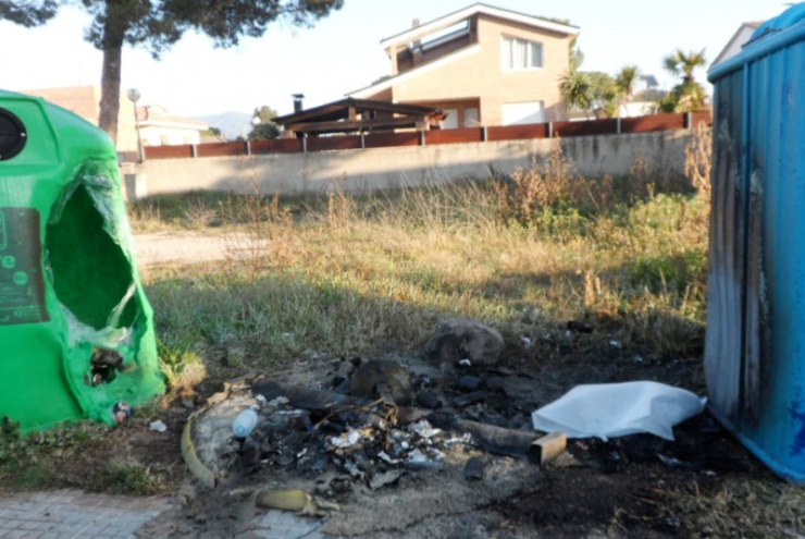 170524 campanyacivisme vandalisme7 contenidorscremats