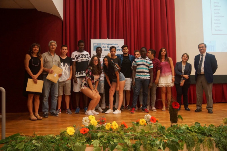 Alumnat i professorat del PFI de Palau-solità i Plegamans del curs 2016-2017.