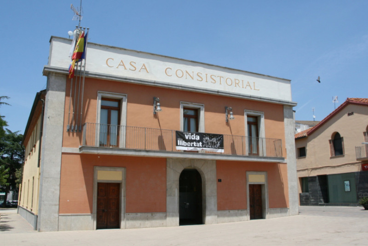 #SomRefugi. Pancarta a la Casa Consistorial.