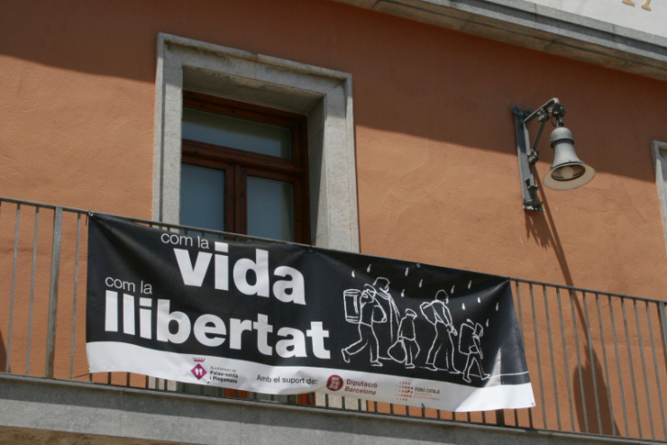 #SomRefugi. Pancarta a la Casa Consistorial.