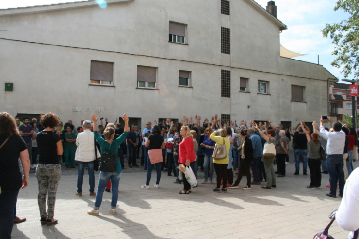 Concentració ciutadana de rebuig a la violència viscuda l'1 d'octubre.