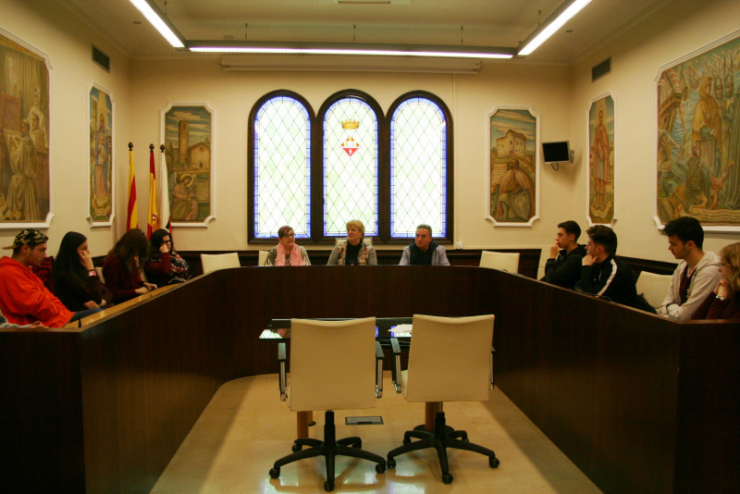 Alumnes de Gestió Administrativa de l'Institut Ramon Casas visiten l'Ajuntament.