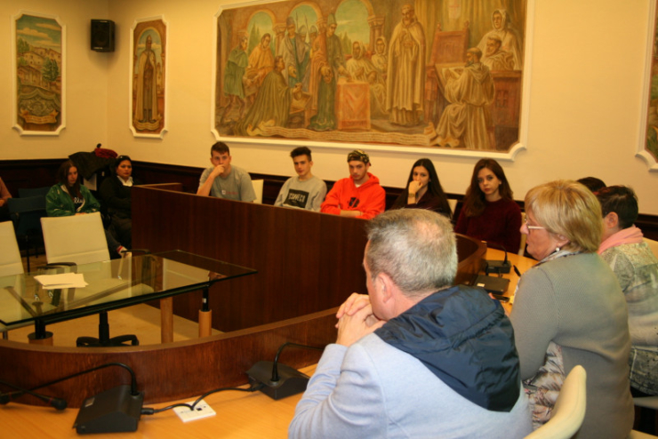 Alumnes de Gestió Administrativa de l'Institut Ramon Casas visiten l'Ajuntament.