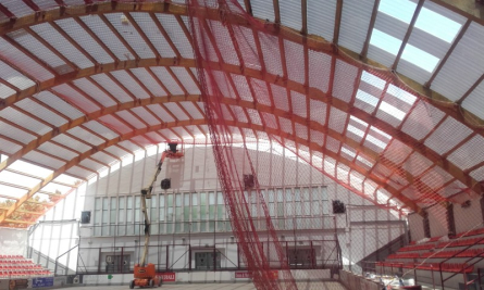 Vista interior de les obres coberta sala A pavelló municipal