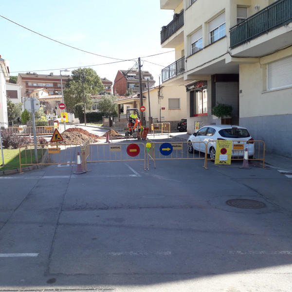 Obres de millora del clavegueram al carrer Monòlit