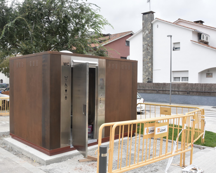 Instal·lació del mòdul de lavabos autonetejables