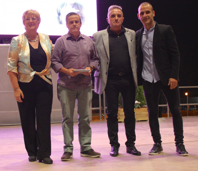 33 Reconeixement a esportista o directiu per trajectoria Luís González bàsquet