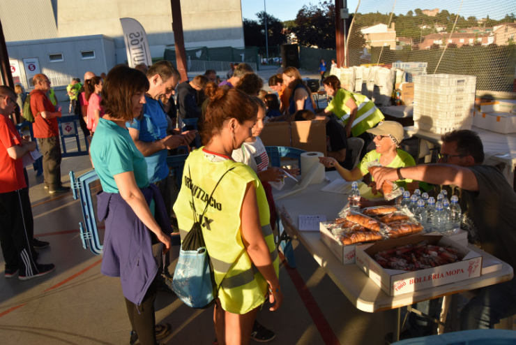 Participants abans de la Caminada nocturna