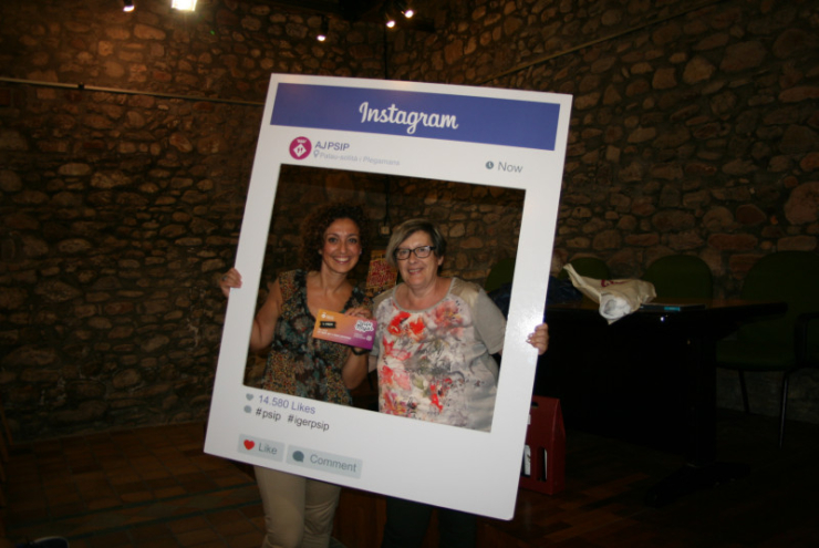 Alexandra Hernández amb la regidora de Festes, Carme Sanz