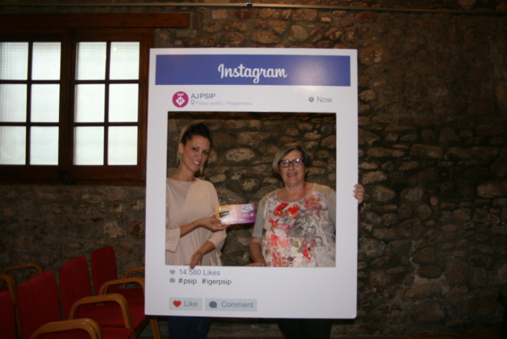 Alicia Vives amb la regidora de Festes, Carme Sanz