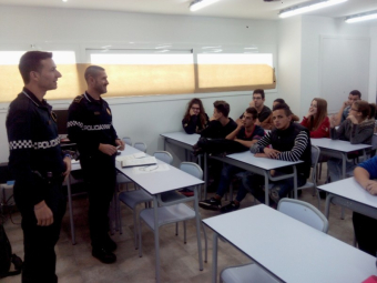 L'alumnat del PQPI va parlar amb la Policia Local de factors de risc en la conducció de risc