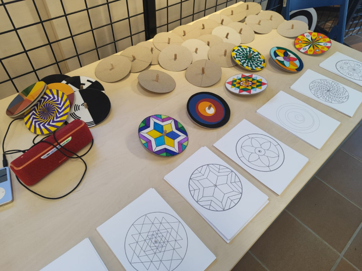 Taller d'Art en Família: baldudes òptiques