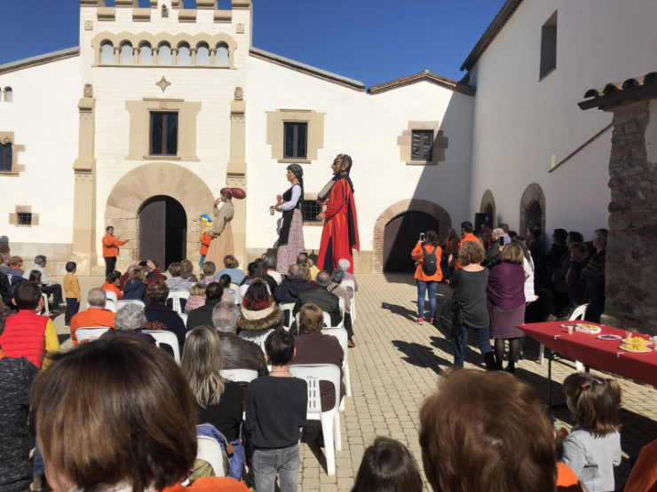 Actuació de la Colla de Gegants i Grallers