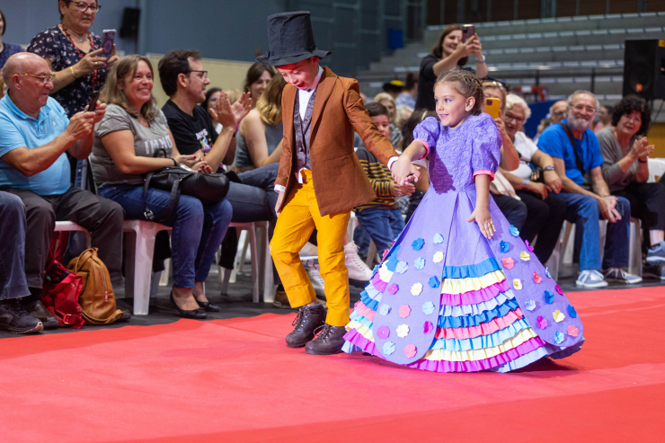 Desfilada vestits de paper