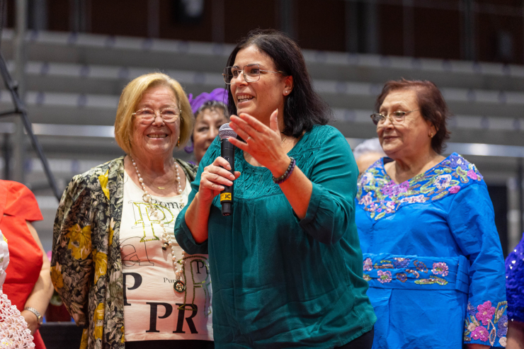 Desfilada vestits de paper. Parlament de la regidora de Gent Gran, Patricia Freire