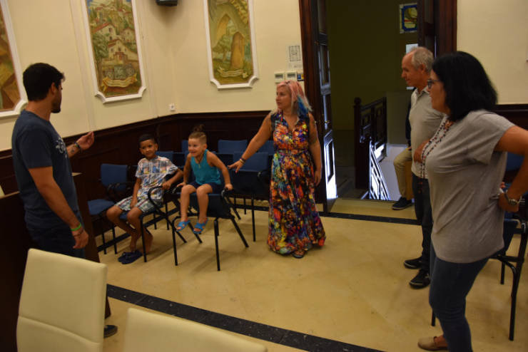 Rebuda del Nafei per part de l'alcalde Oriol Lopez i la regidora Patricia Freire