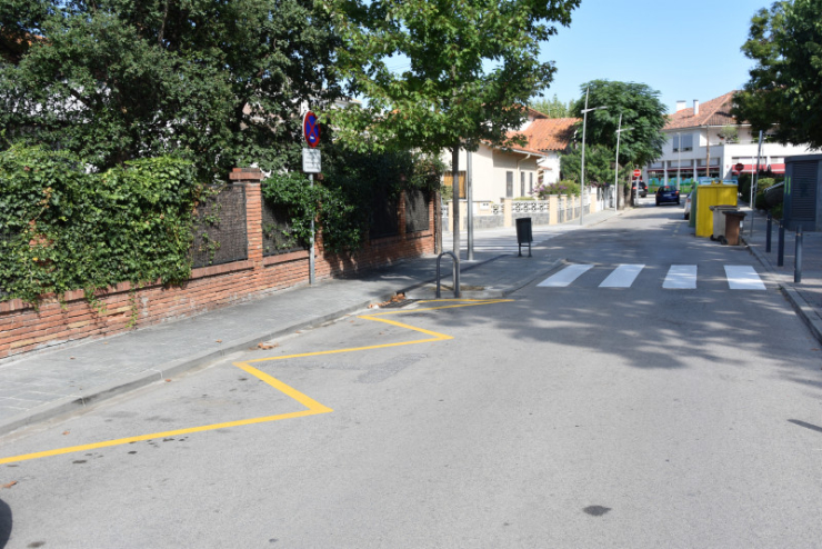 Aparcament càrrega i descàrrega.