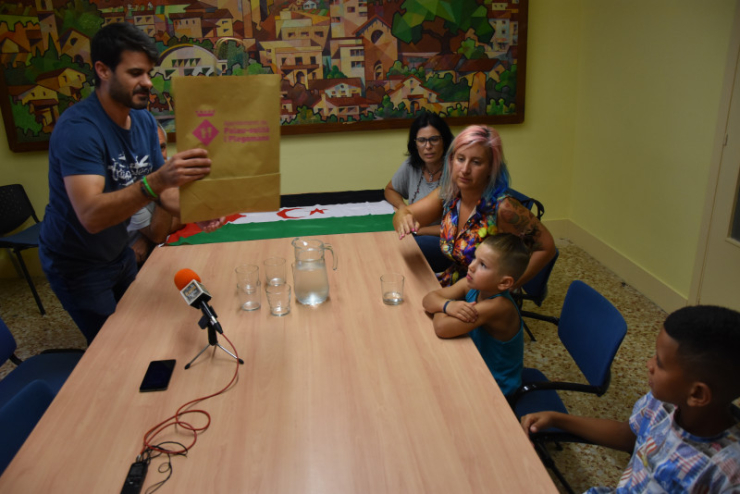 Rebuda del Nafei per part de l'alcalde Oriol Lopez i la regidora Patricia Freire