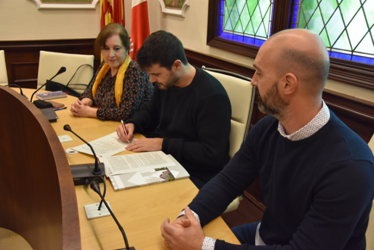 Signatura conveni amb l'Associació de Comerciants.