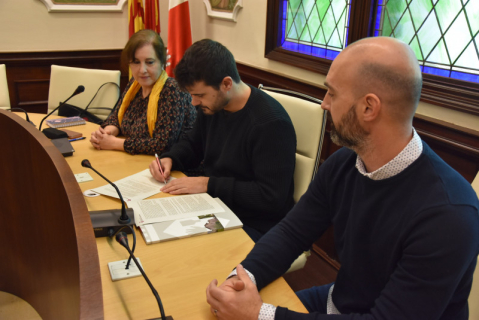 Signatura conveni amb l'Associació de Comerciants.