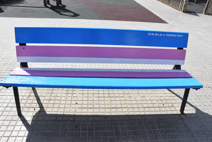 Banc a la plaça Ca l'Estruch.