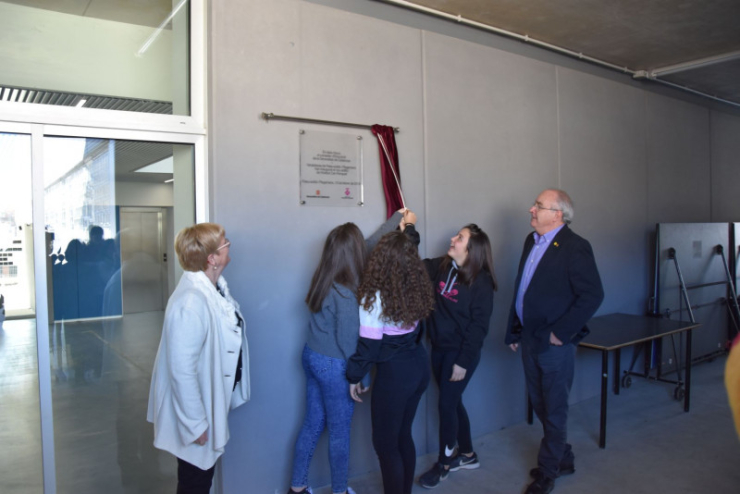 Inauguració amb placa de Can Periquet