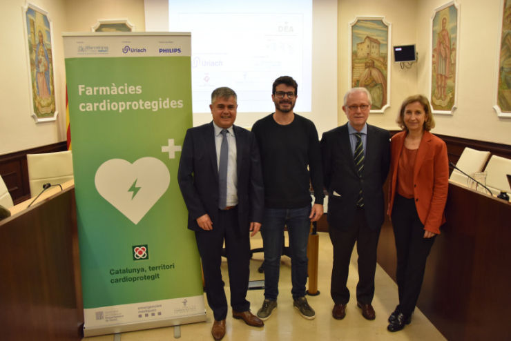 D'esquerra a dreta: Xavier Farrés, d'Uriach, l'alcalde Oriol Lozano, el dr. Lluís Asmarats, vicepresident de la Fundació Barcelona Salut i Núria Bosch, vicepresidenta del col·legi de Farmacèutics de Barcelona.