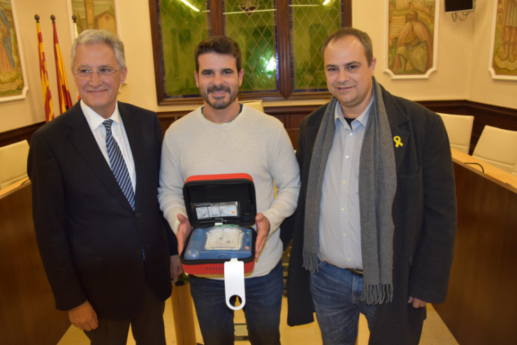 Cessió de l'aparell del DEA a l'Ajuntament.