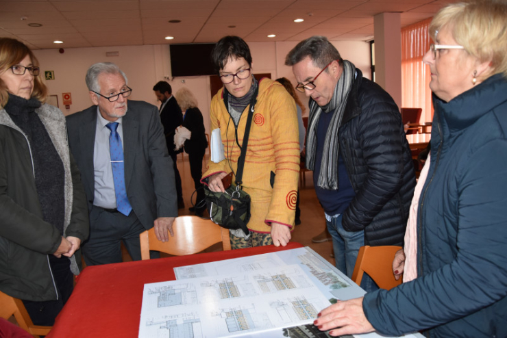 Acte de col·locació de la primera pedra dels apartaments de Residencial Palau