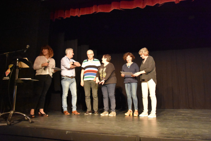 Entrega diplomes representats entitats servei comunitari