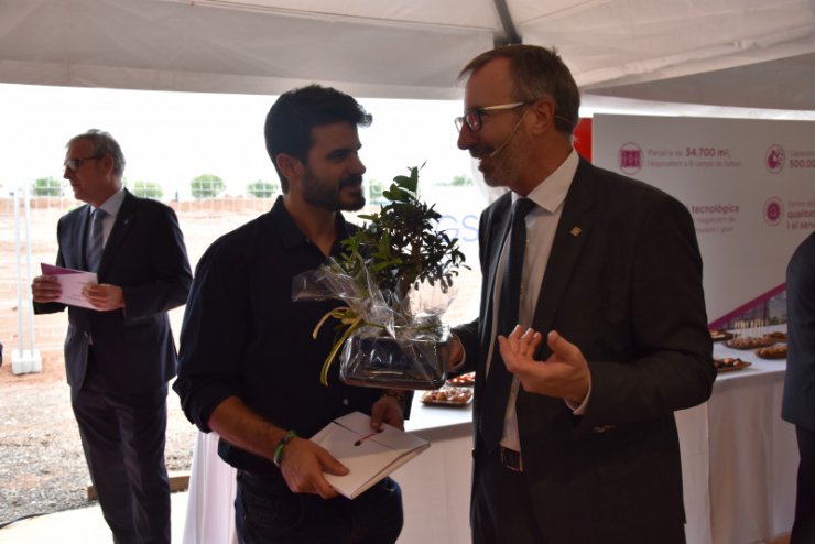 L'alcalde Oriol Lozano amb el president de Fedefarma Vicenç Calduch