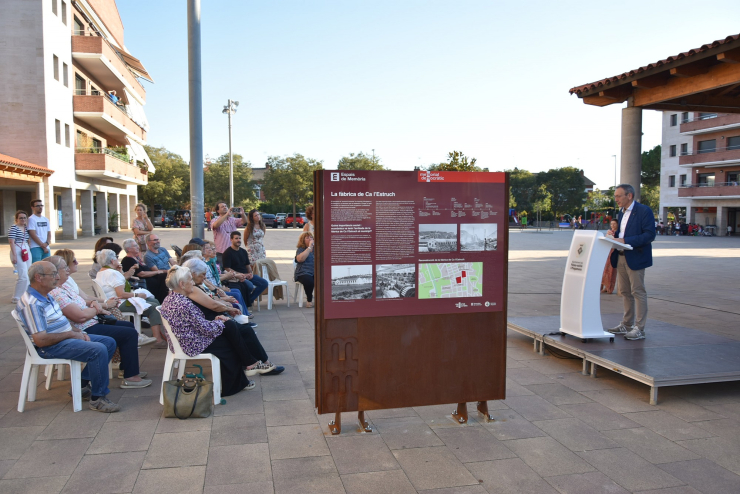 Inauguració plafó Ca l'Estruch 3