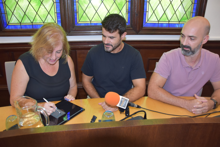 Signatura conveni amb l'Associació de Comerciants