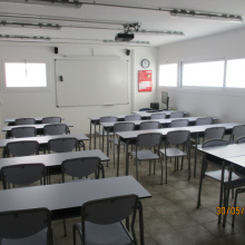 Treballs de pintura a l'escola d'adults sala1